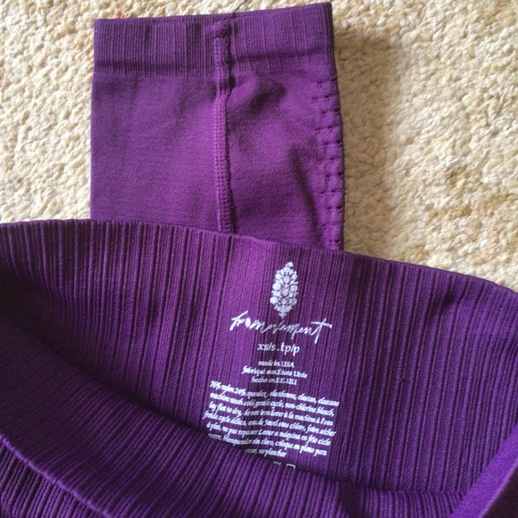 Free People Good Karma HR 7/8 Legging in Eggplant sz XS/S NWOT - Picture 10 of 13